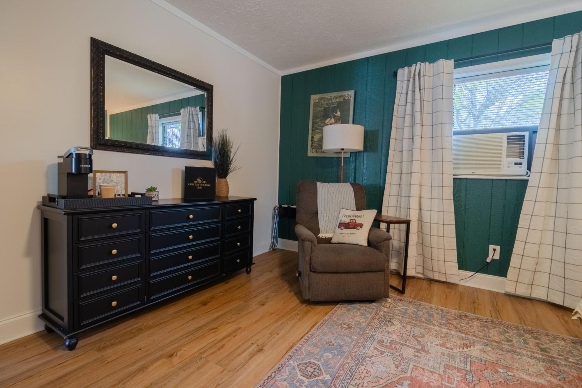 Carlton Marion Inn Yellville Room photo