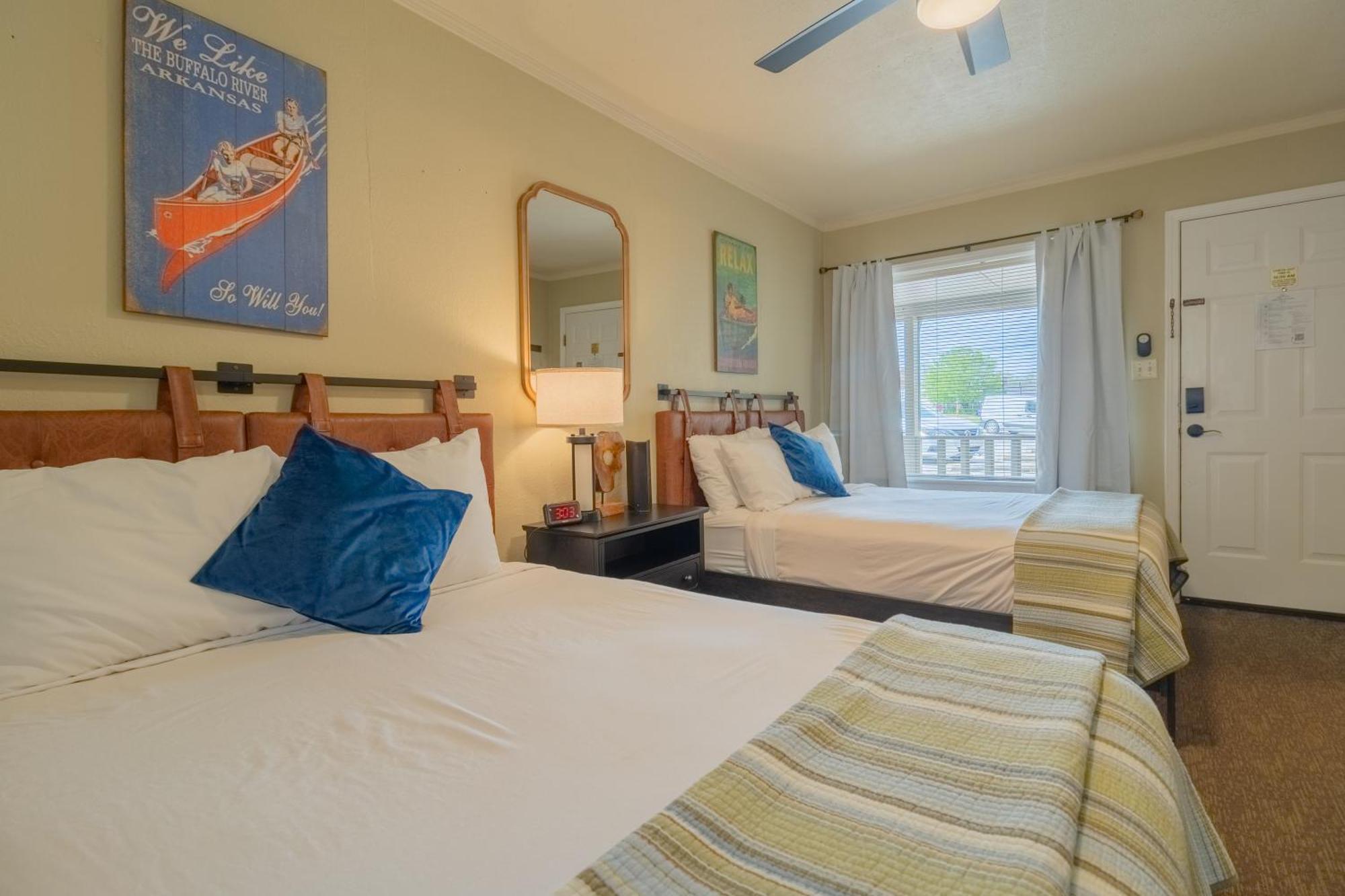 Carlton Marion Inn Yellville Room photo