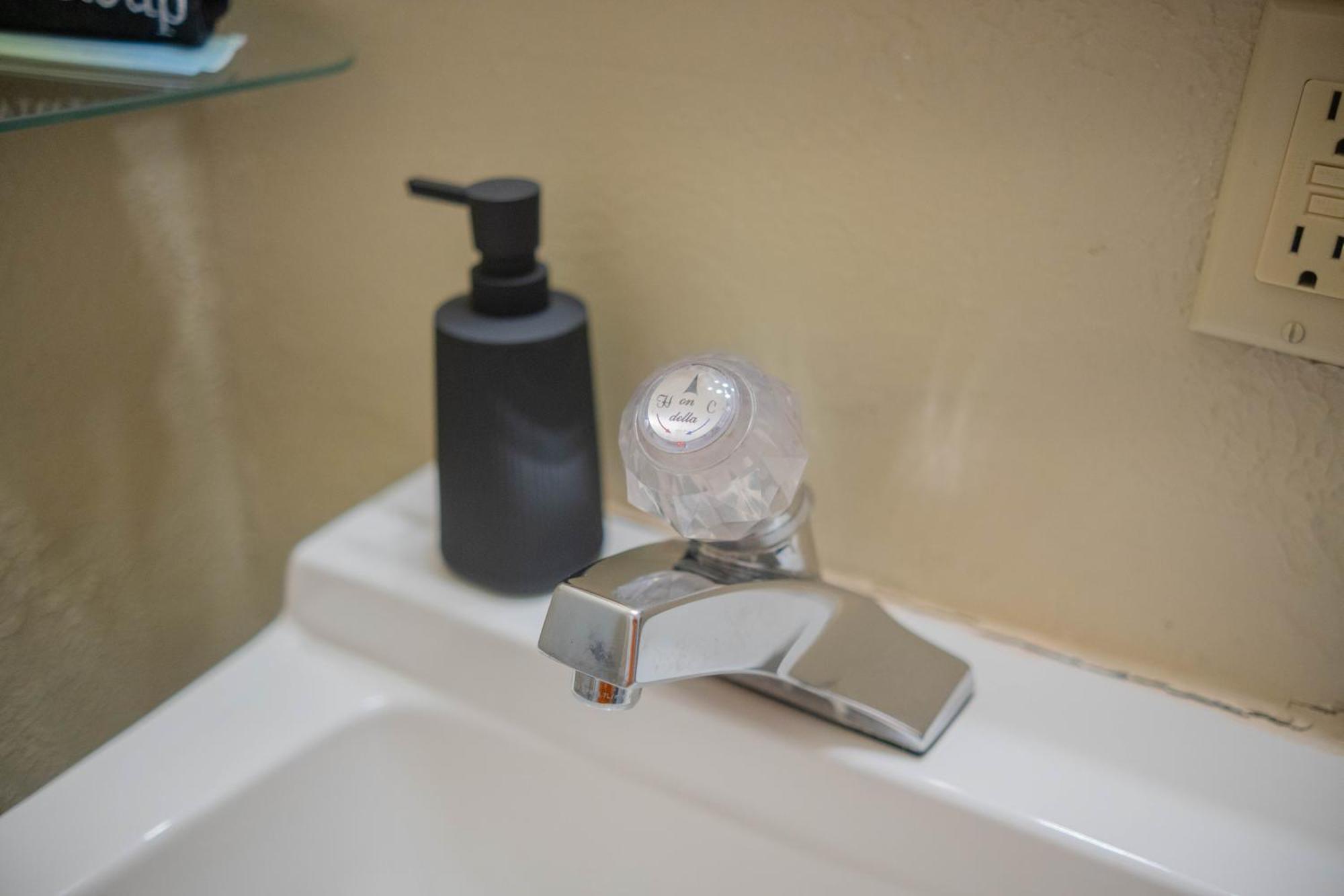 Carlton Marion Inn Yellville Room photo